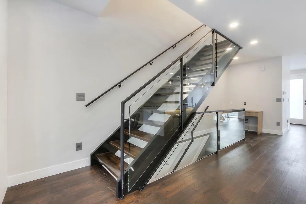New Luxury Townhome Edmonton 0*,  Kanada